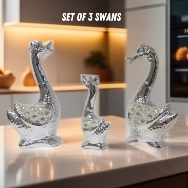 SET OF SWANS ONLY £10.00